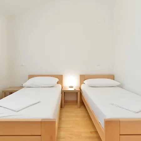 House Kazali 1749 * メドゥリン