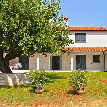 House Kazali 1749 Holiday home
