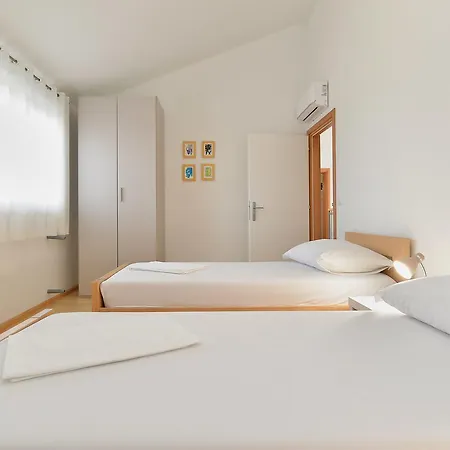 بيت للعطل House Kazali 1749 ميدولين