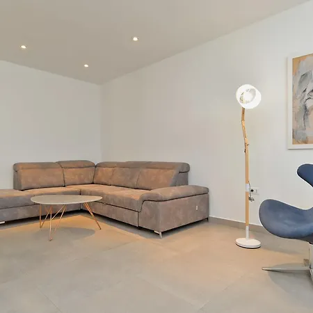 House Kazali 1749 بيت للعطل ميدولين