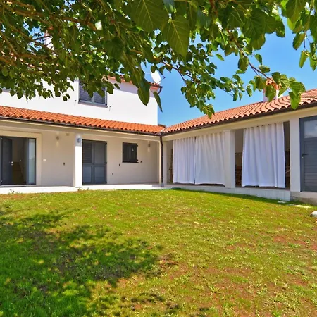 House Kazali 1749 Holiday home *