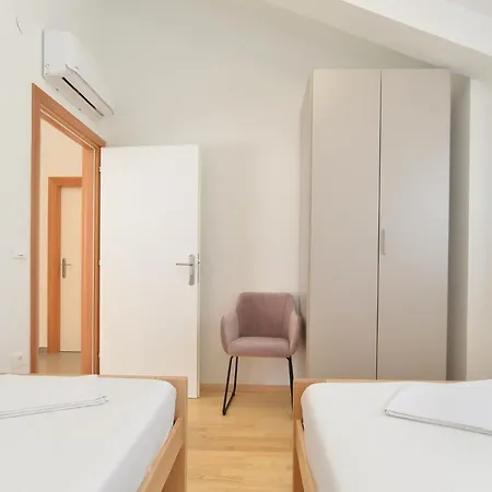 بيت للعطل House Kazali 1749