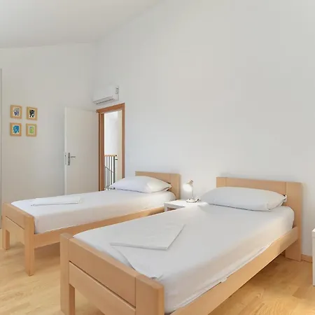 House Kazali 1749 ميدولين