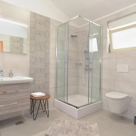 بيت للعطل House Kazali 1749 ميدولين