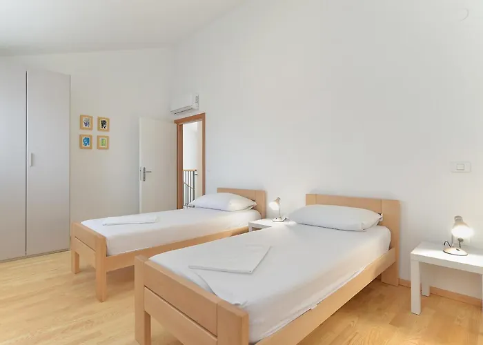 House Kazali 1749 Medolino